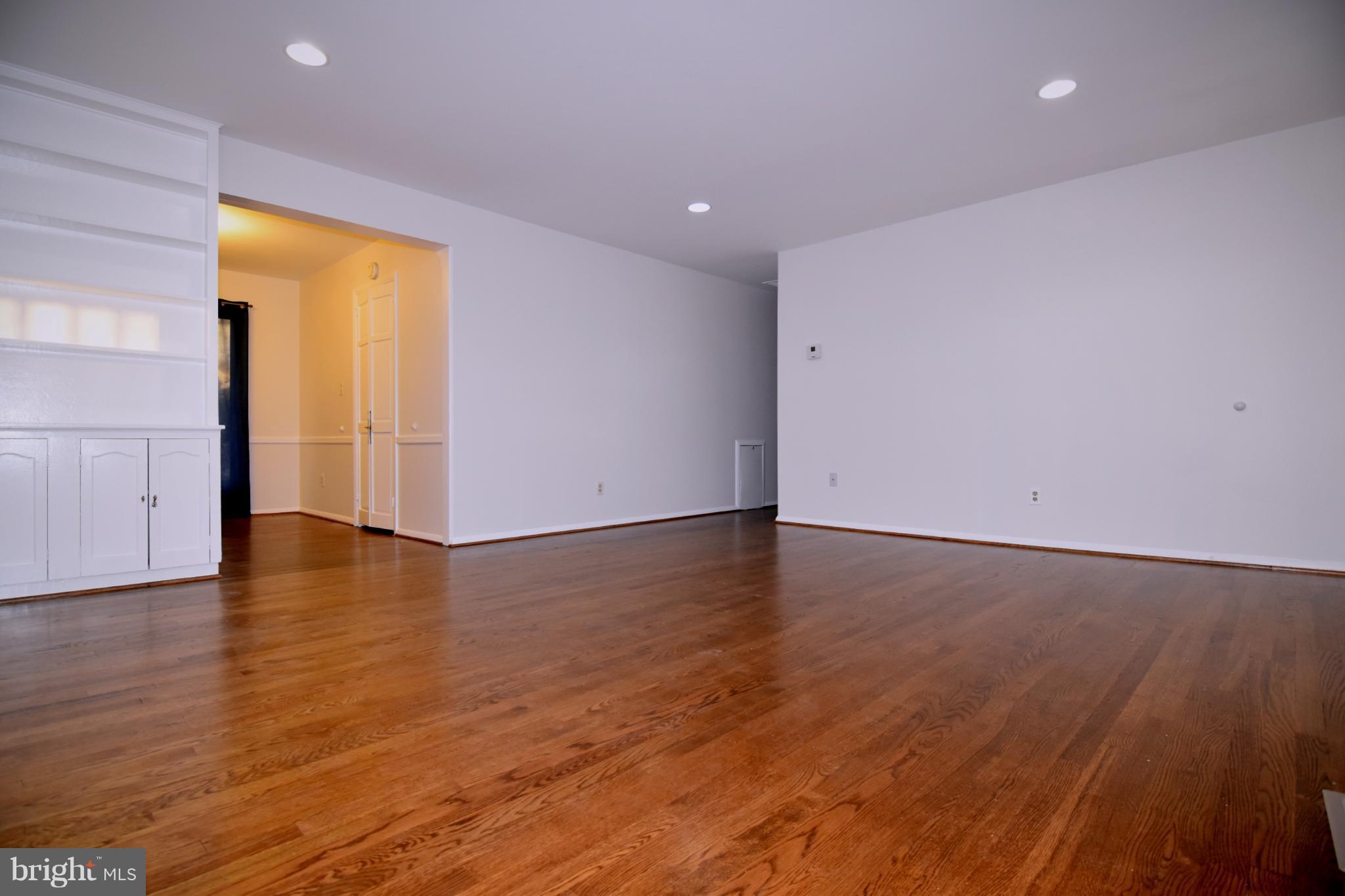 6107 Frontier Drive Springfield, VA 22150 - Photo 3 of 29 Living Room