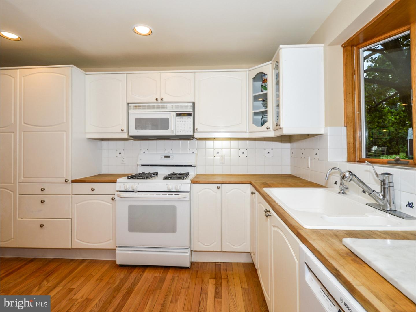 508 Drayton Road Oreland, PA 19075 - Photo 7 of 25 Kitchen