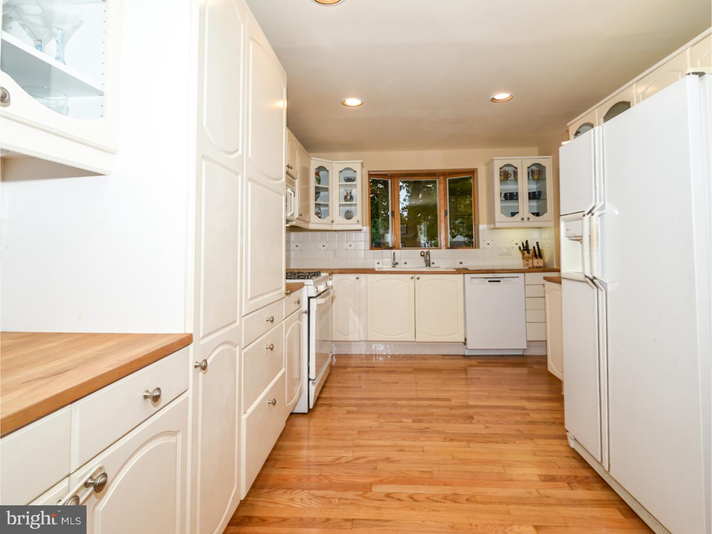 508 Drayton Road Oreland, PA 19075 - Photo 9 of 25 Kitchen