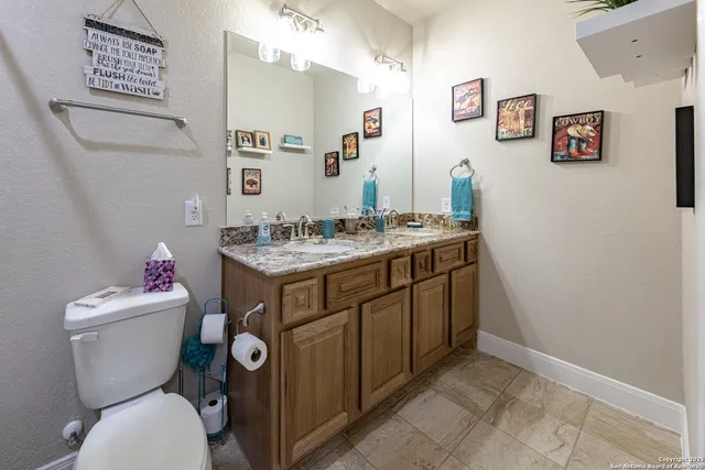 $435,500 | 200 South Calvin Barrett, Blanco, TX 78606