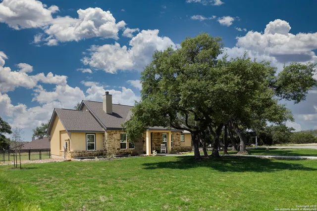 $435,500 | 200 South Calvin Barrett, Blanco, TX 78606