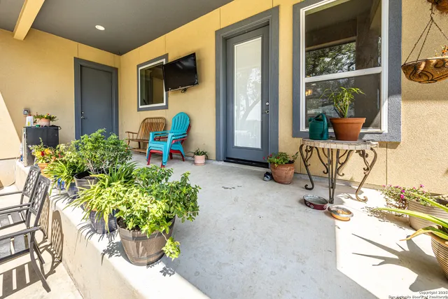 $435,500 | 200 South Calvin Barrett, Blanco, TX 78606