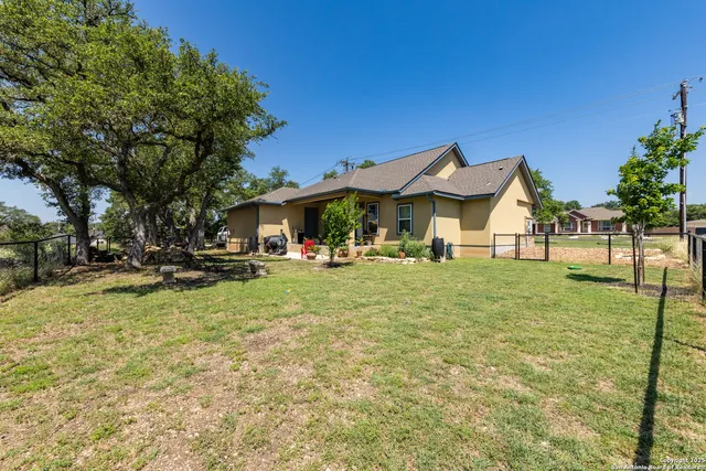 $435,500 | 200 South Calvin Barrett, Blanco, TX 78606