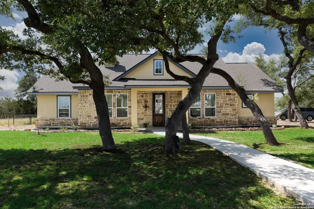 $435,500 | 200 South Calvin Barrett, Blanco, TX 78606