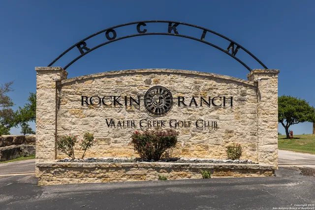 $435,500 | 200 South Calvin Barrett, Blanco, TX 78606