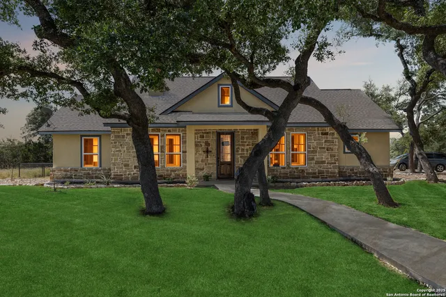 $435,500 | 200 South Calvin Barrett, Blanco, TX 78606