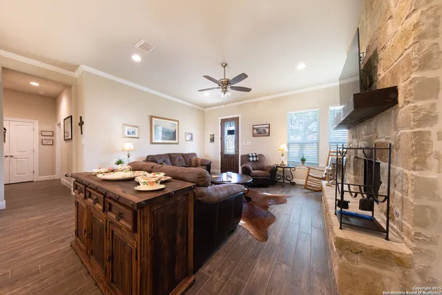 $435,500 | 200 South Calvin Barrett, Blanco, TX 78606