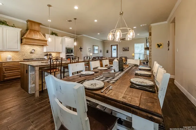 $435,500 | 200 South Calvin Barrett, Blanco, TX 78606