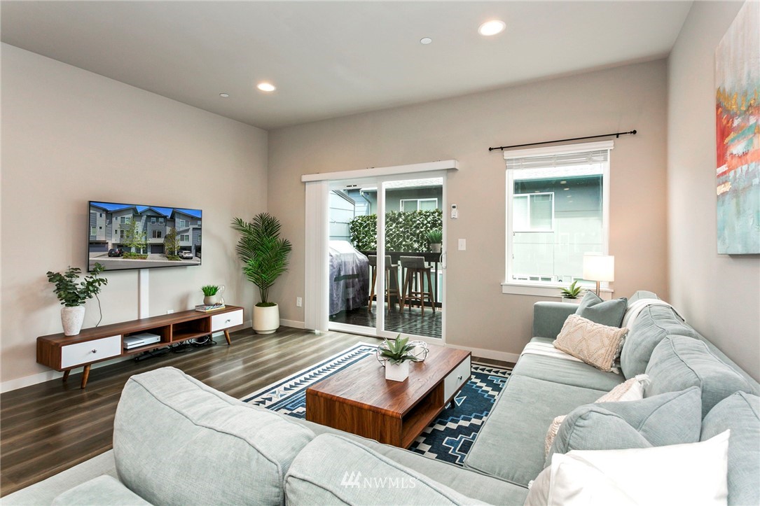 15720 Meadow Road, Unit D3 Lynnwood, WA 98087 - Photo 3 of 19