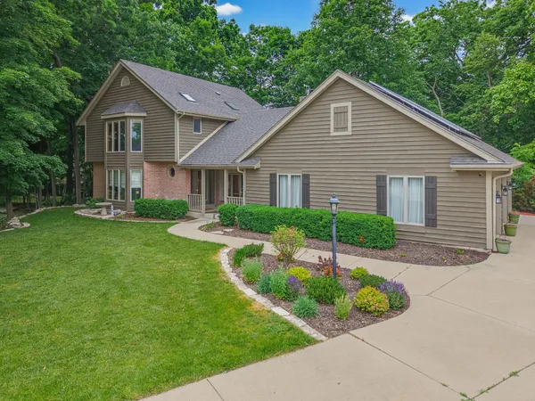 $599,900 | 3532 South 121st Court, Greenfield, WI 53228