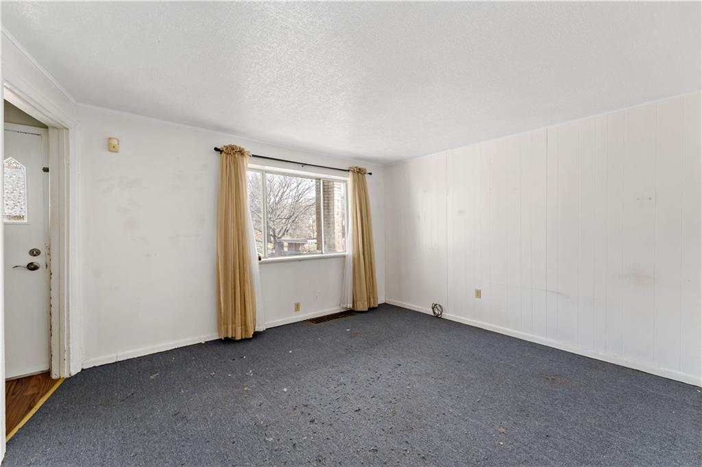 308 Merrimac Street Pittsburgh, PA 15211 - Photo 23 of 43 an empty room with a window