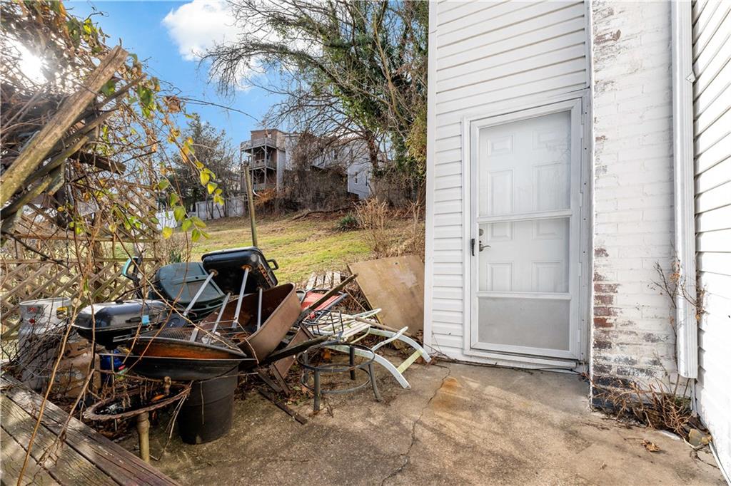308 Merrimac Street Pittsburgh, PA 15211 - Photo 29 of 43 a view of a room with gym equipment