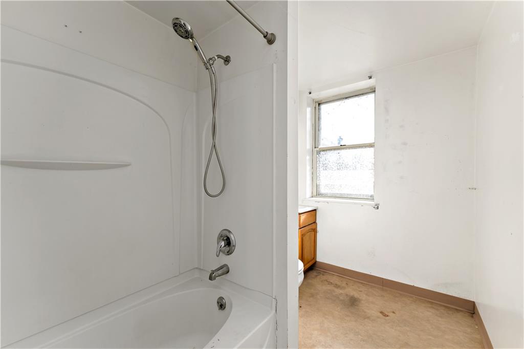 308 Merrimac Street Pittsburgh, PA 15211 - Photo 9 of 43 a bathroom with a bathtub