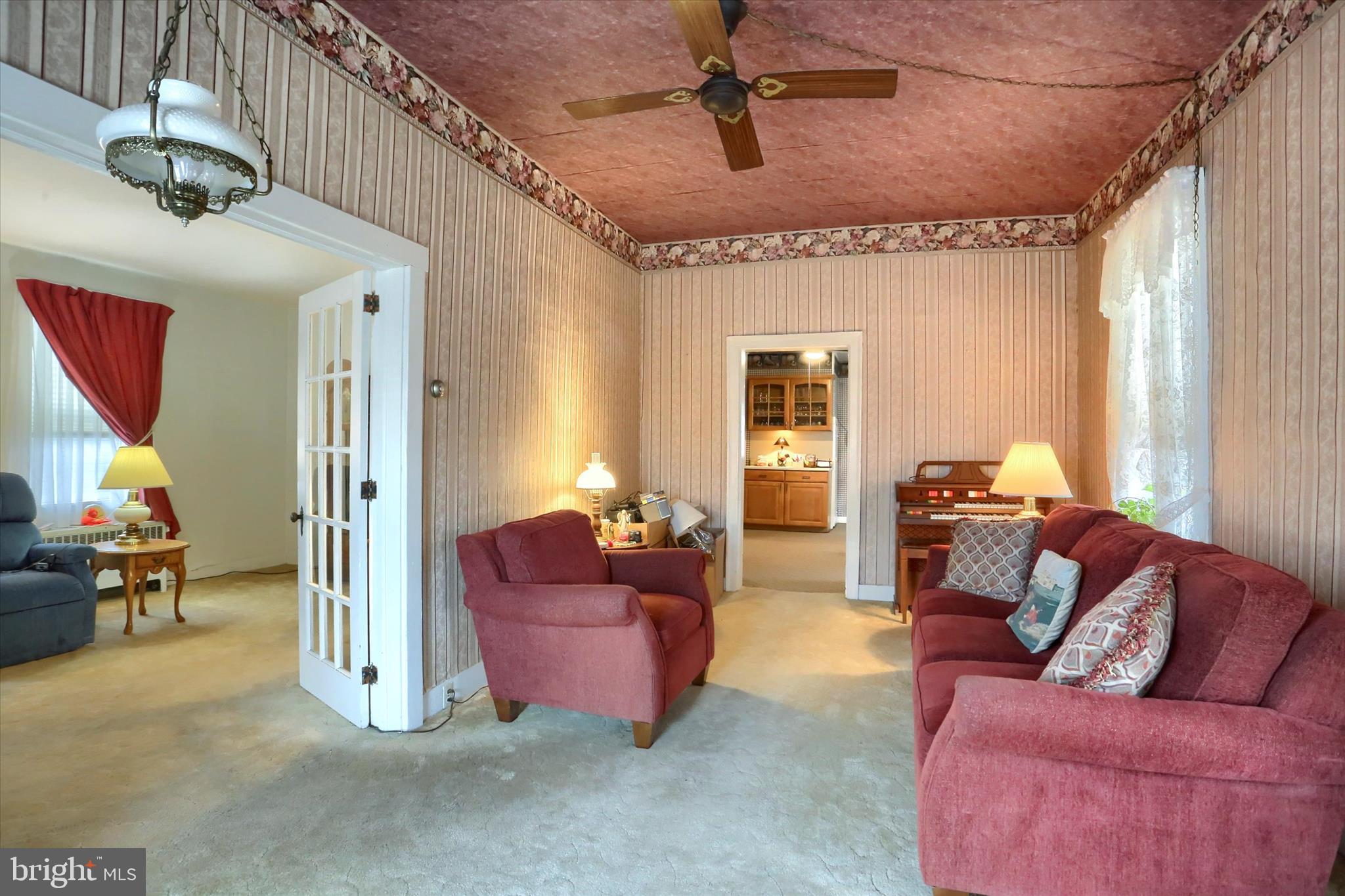 204 South Market Street Liverpool, PA 17045 - Photo 4 of 38 a living room with furniture
