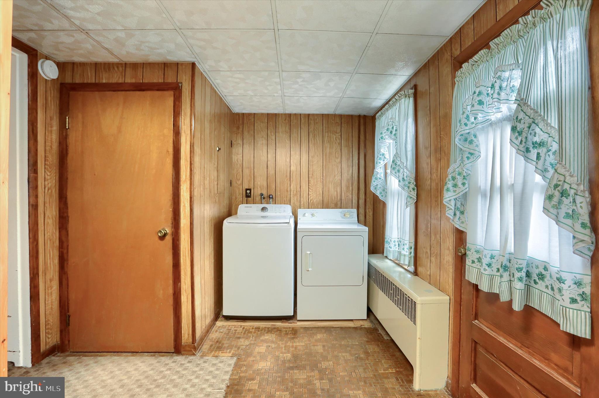 204 South Market Street Liverpool, PA 17045 - Photo 10 of 38 a utility room with dryer and washer