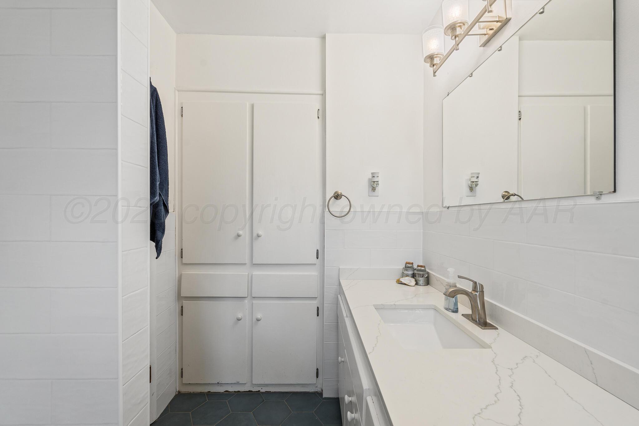 4311 South Bonham Street Amarillo, TX 79110 - Photo 10 of 17 4311 S Bonham -24