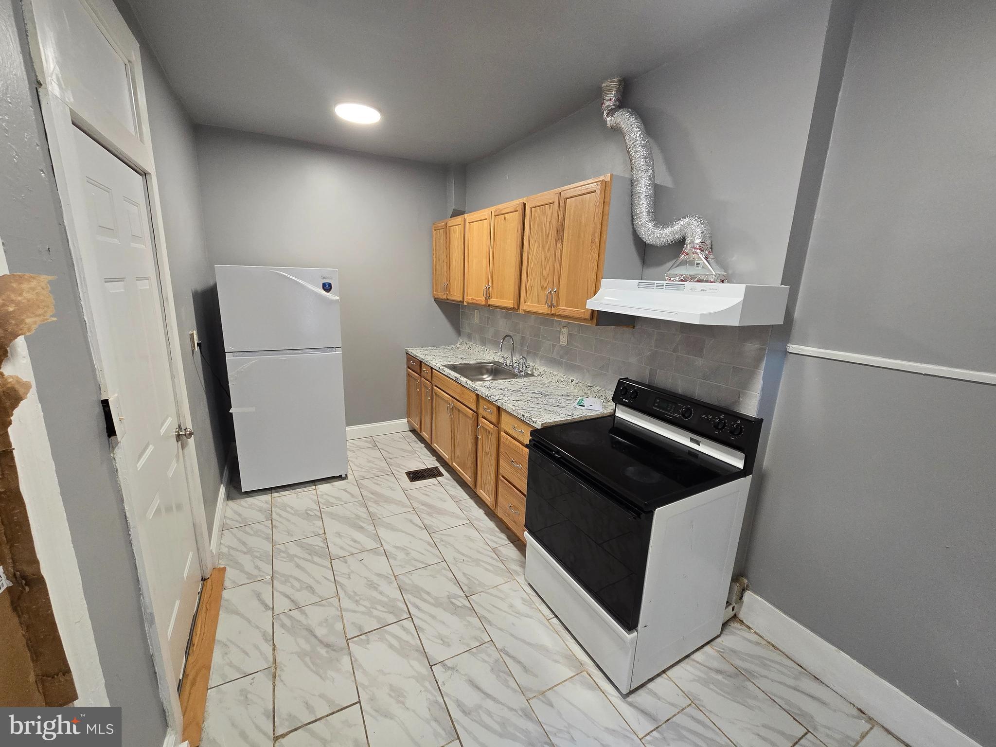 411 Cedar Street Reading, PA 19601 - Photo 5 of 25
