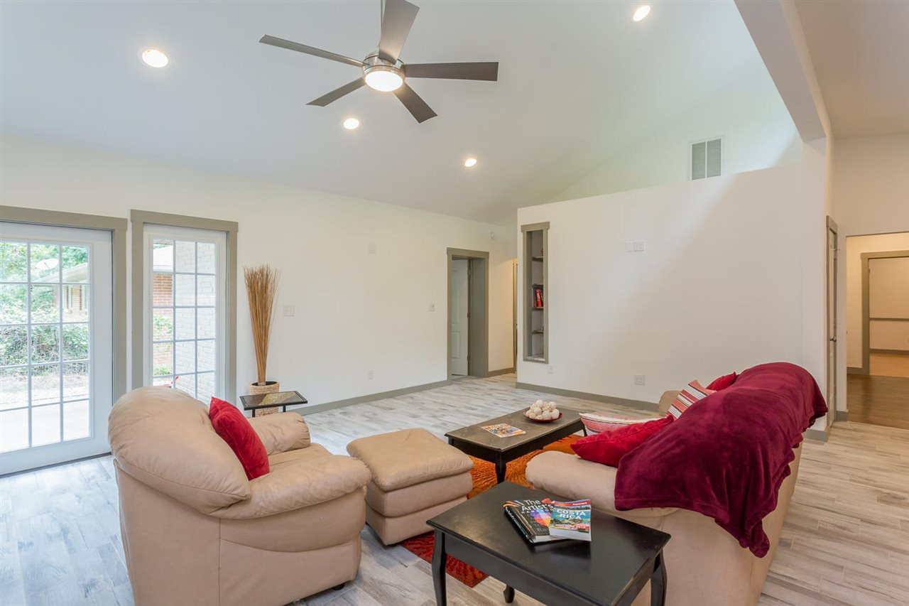 409 Stacy Street Raleigh, NC 27607 - Photo 12 of 25 You may want to be one of those super-trendy households with 2 TVs in the great room. One for Football, one for Comedies. One for Video Games, the other for Home Video Screenings. Whatever you do, you can't go wrong with these gorgeous angles. Great Room