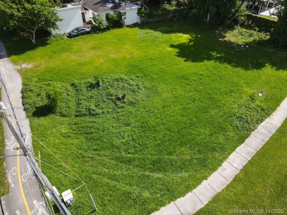 8500 Old Cutler Road, Unit 1 Miami, FL 33143 - Photo 6 of 6 a view of a garden from a balcony