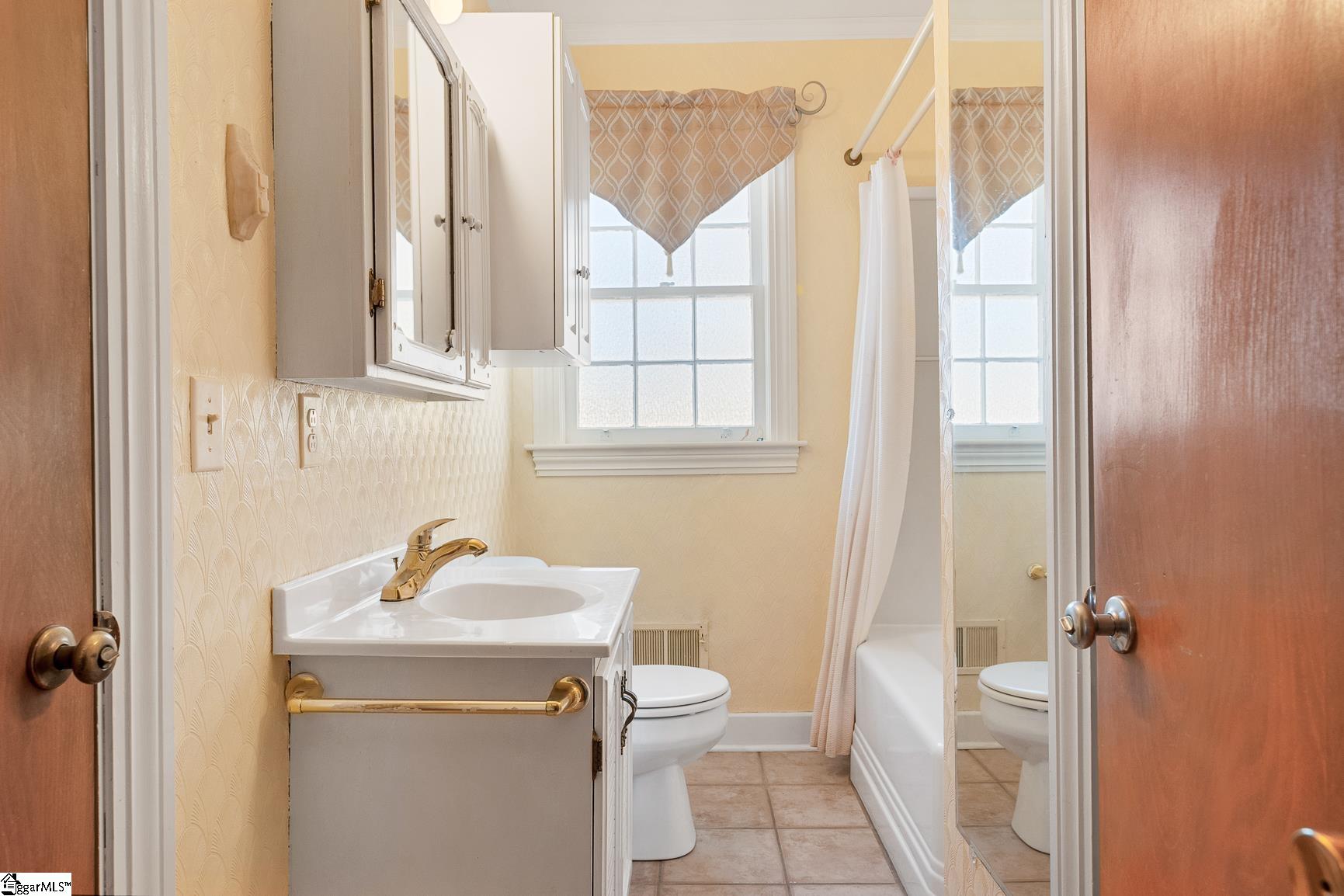 310 River Street Belton, SC 29627 - Photo 42 of 50 Bathroom #2 Suite