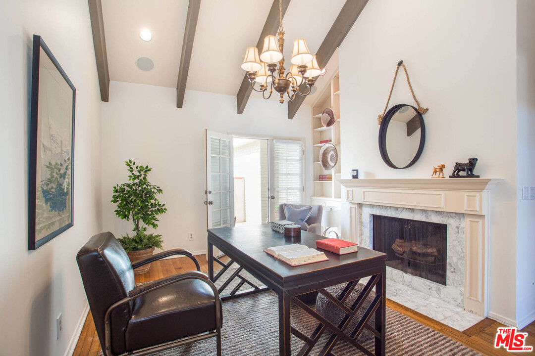 12366 Ridge Circle Los Angeles, CA 90049 - Photo 12 of 28