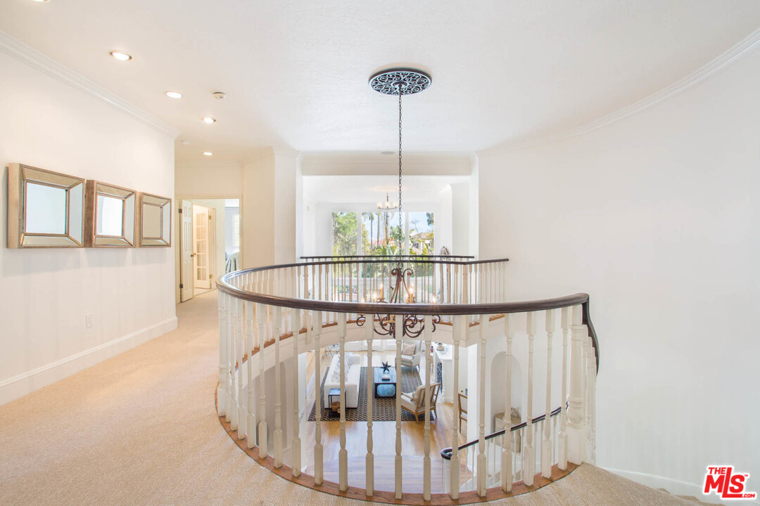 12366 Ridge Circle Los Angeles, CA 90049 - Photo 15 of 28