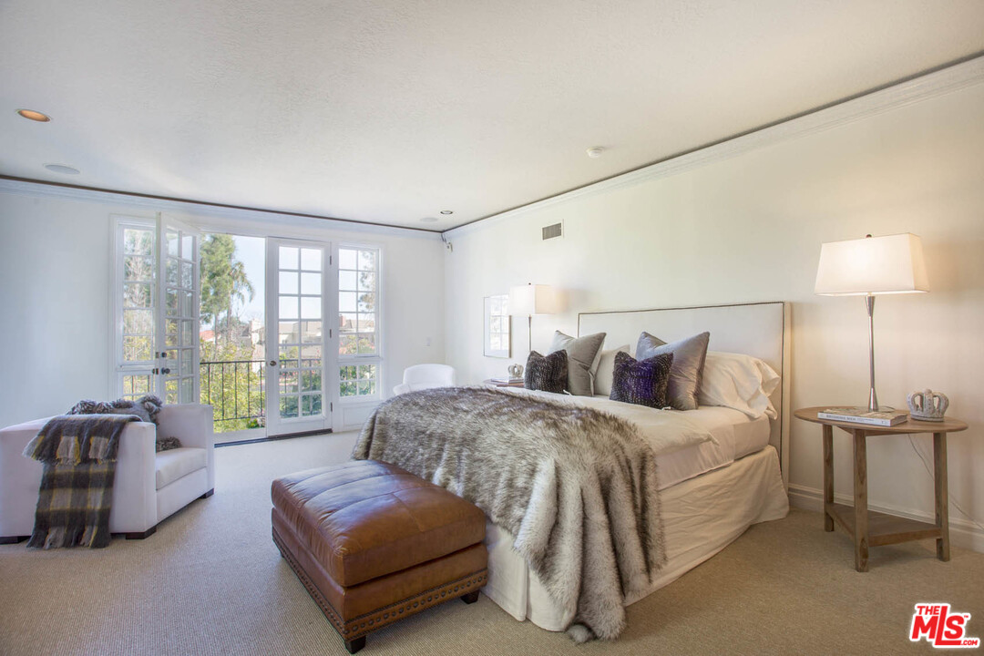 12366 Ridge Circle Los Angeles, CA 90049 - Photo 17 of 28