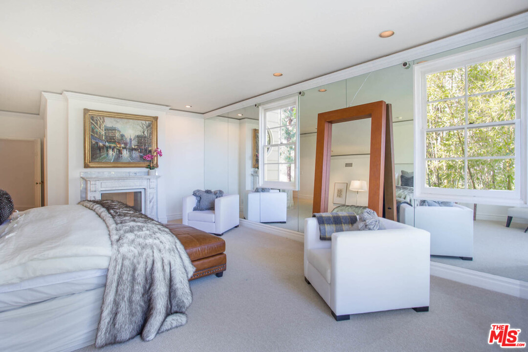 12366 Ridge Circle Los Angeles, CA 90049 - Photo 18 of 28