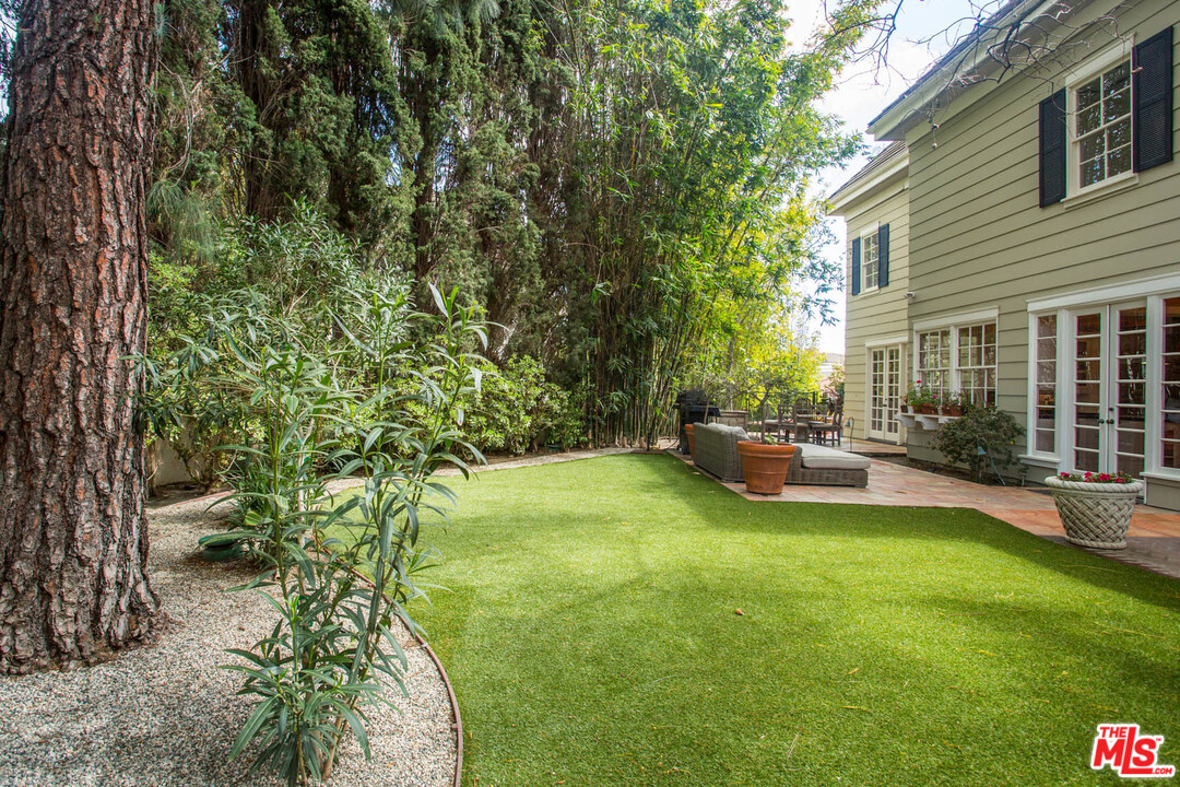 12366 Ridge Circle Los Angeles, CA 90049 - Photo 24 of 28