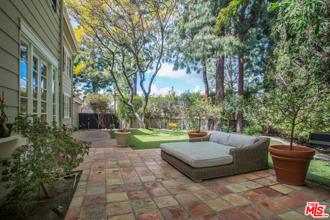 12366 Ridge Circle Los Angeles, CA 90049 - Photo 25 of 28