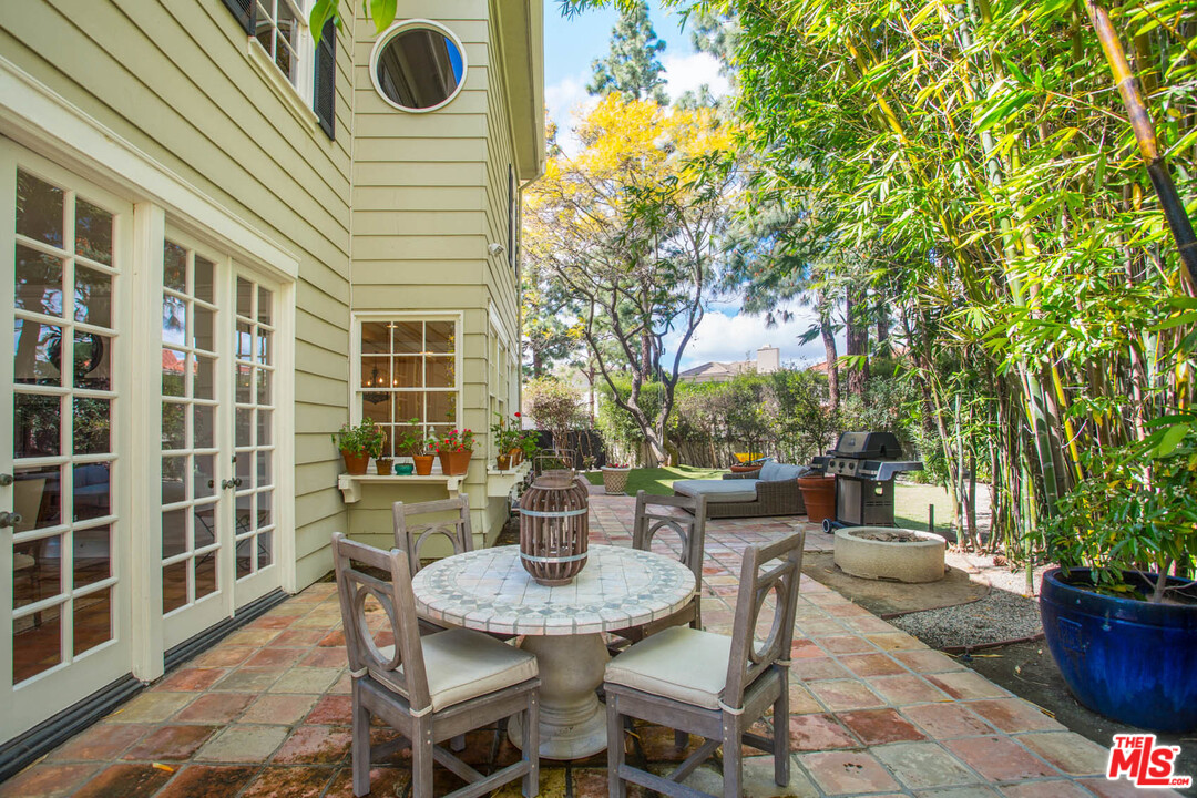 12366 Ridge Circle Los Angeles, CA 90049 - Photo 26 of 28