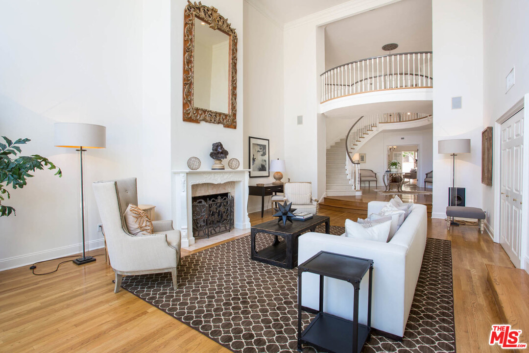 12366 Ridge Circle Los Angeles, CA 90049 - Photo 6 of 28