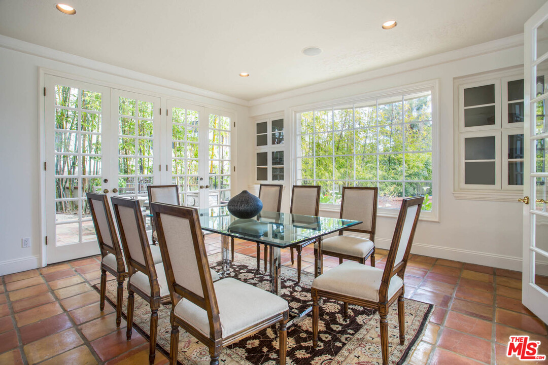 12366 Ridge Circle Los Angeles, CA 90049 - Photo 8 of 28