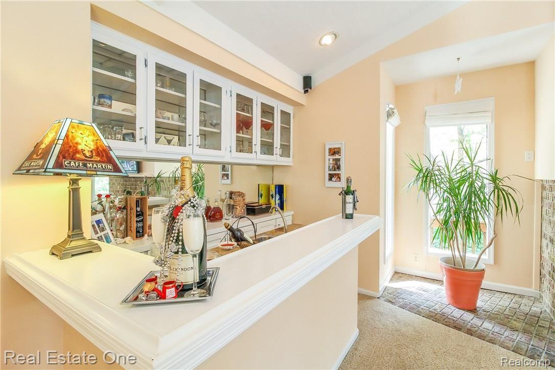 3258 Quail Ridge Circle Rochester, MI 48309 - Photo 27 of 85 025-Wet_Bar-4723054-large.jpg