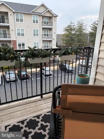 $1,950 | 1571 Spring Gate Dr., Unit 6311, McLean, VA 22102