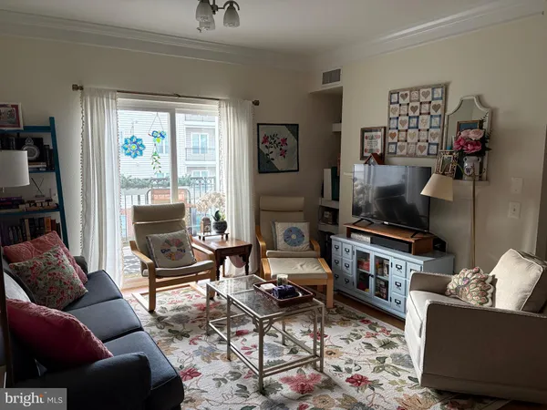 $1,950 | 1571 Spring Gate Dr., Unit 6311, McLean, VA 22102