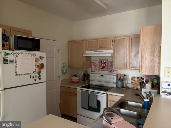 $1,950 | 1571 Spring Gate Dr., Unit 6311, McLean, VA 22102