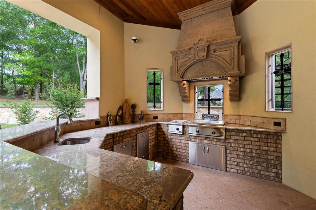 3705 Champions Ridge Lane Longview, TX 75605 - Photo 35 of 40 a kitchen with lots of counter top space