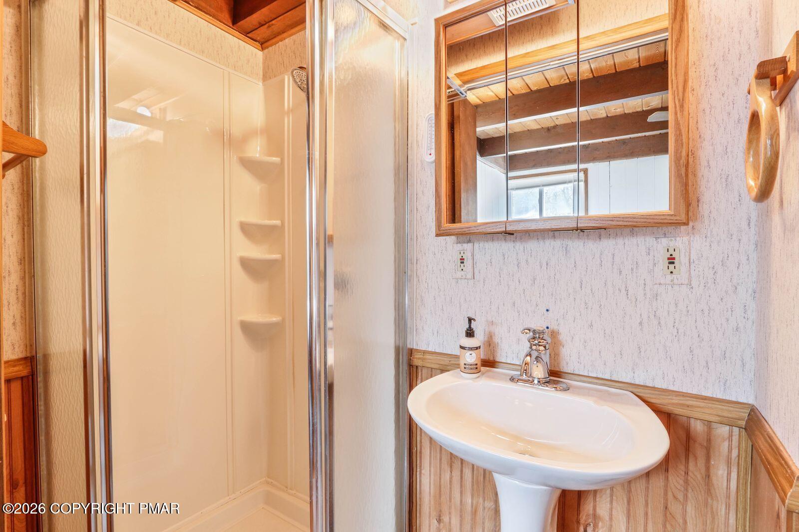 171 Highridge Road Albrightsville, PA 18210 - Photo 14 of 16 171 bath2