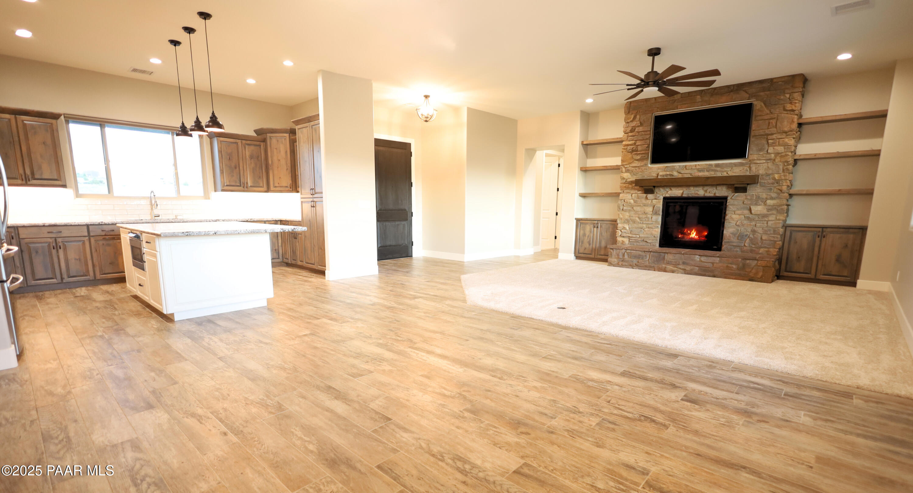 9192 North Doc Bar Road Prescott Valley, AZ 86315 - Photo 23 of 43 Kitchen/Living