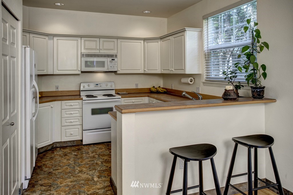 409 South 47th Street Renton, WA 98055 - Photo 2 of 15