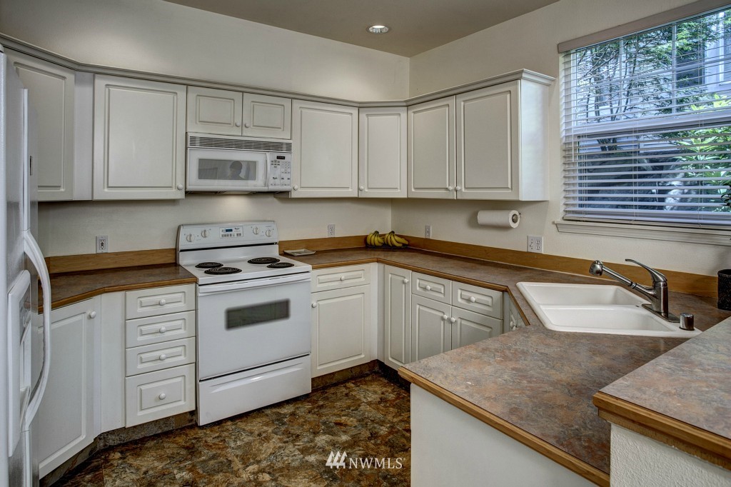 409 South 47th Street Renton, WA 98055 - Photo 3 of 15