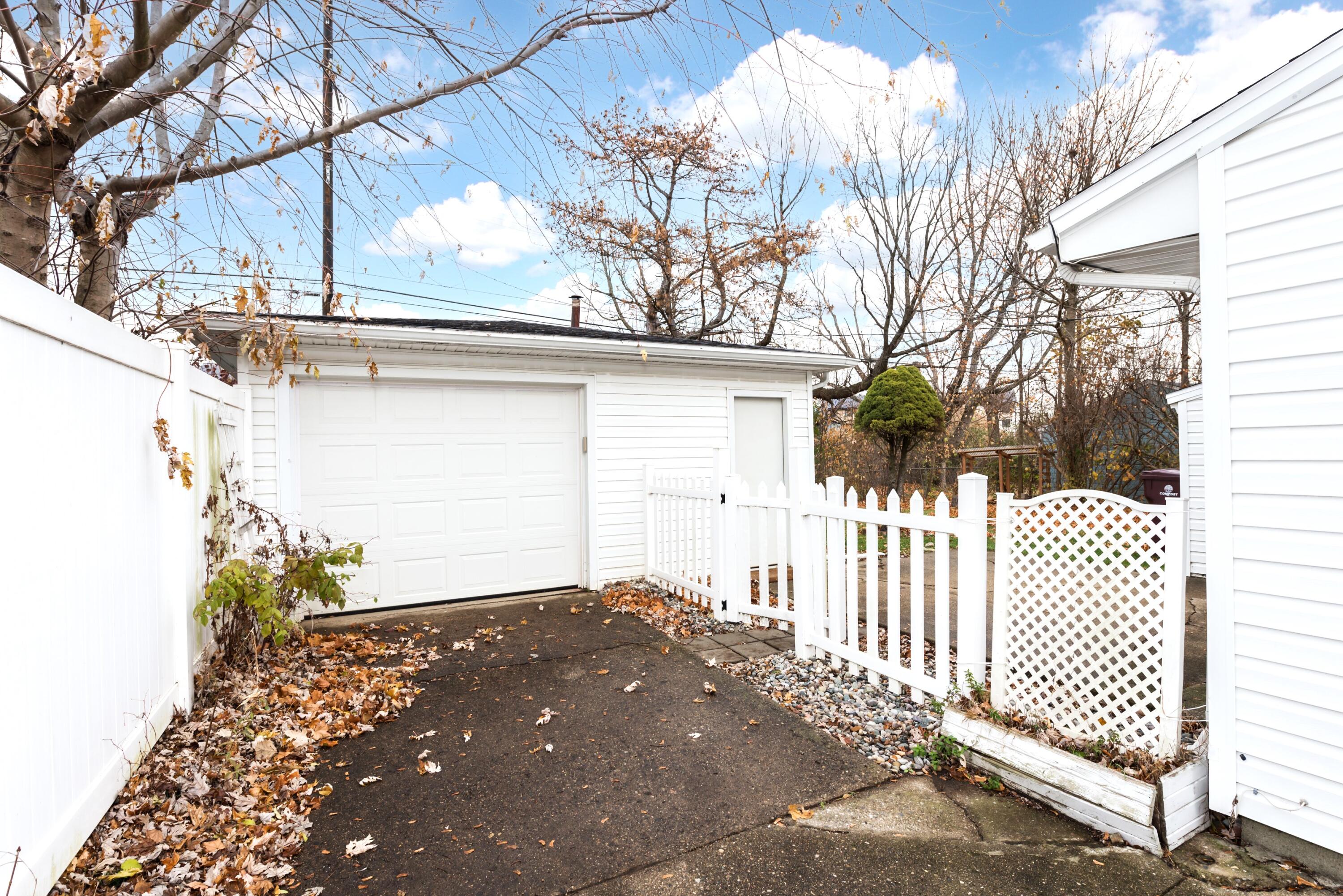 2831 Canterbury Road Ann Arbor, MI 48104 - Photo 21 of 27 DSC_7610