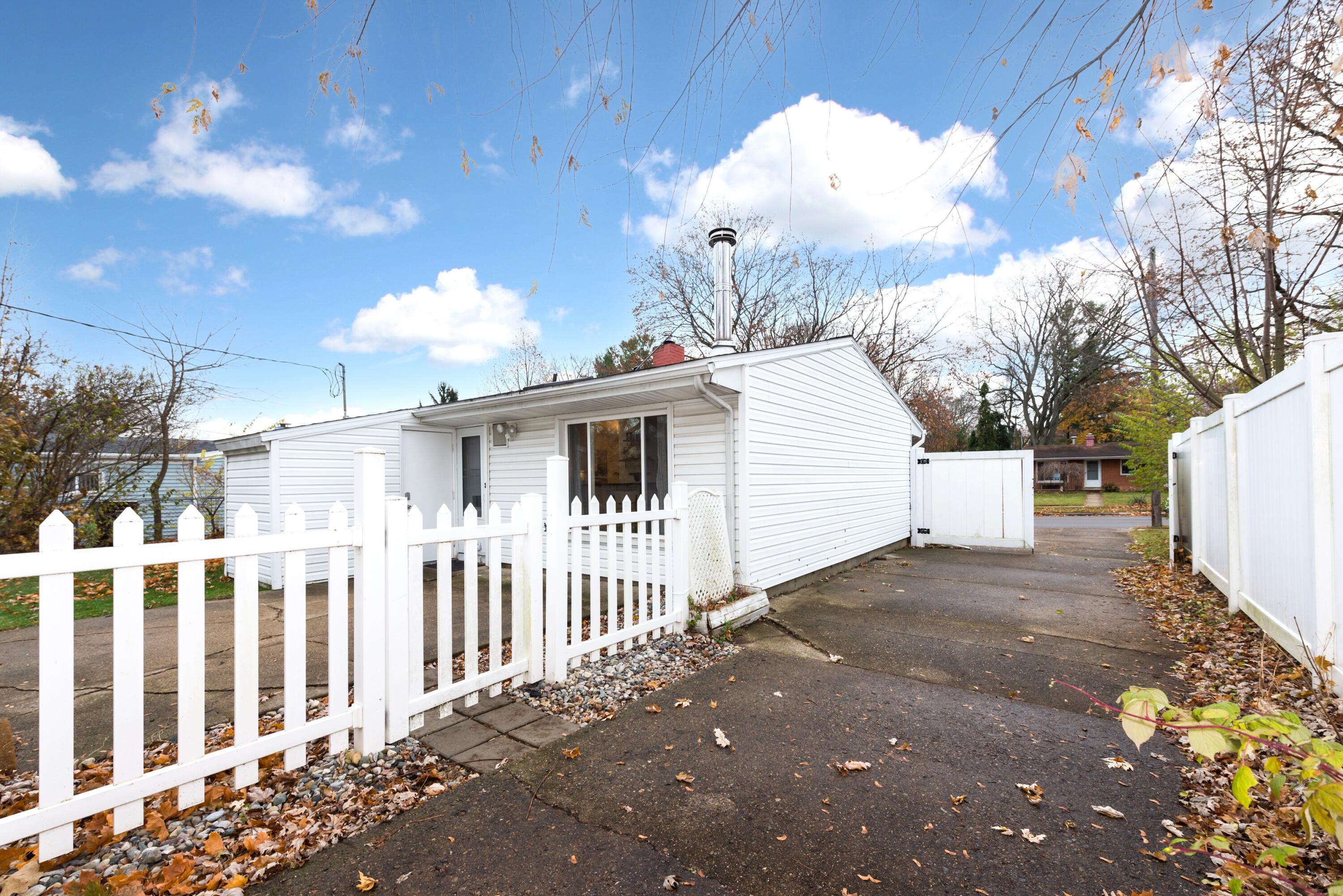 2831 Canterbury Road Ann Arbor, MI 48104 - Photo 25 of 27 View of driveway