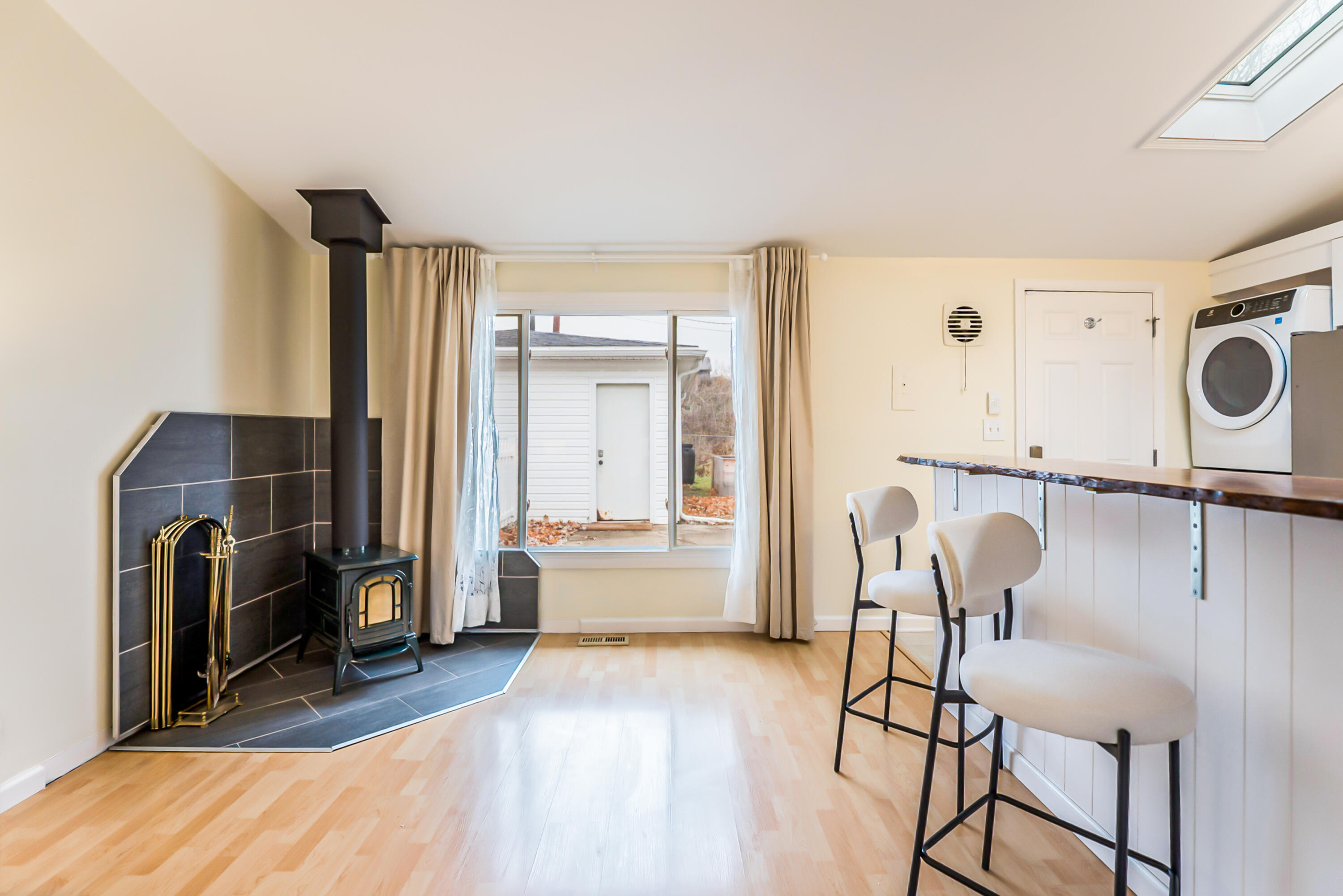 2831 Canterbury Road Ann Arbor, MI 48104 - Photo 4 of 27 Snack bar and Woodstove