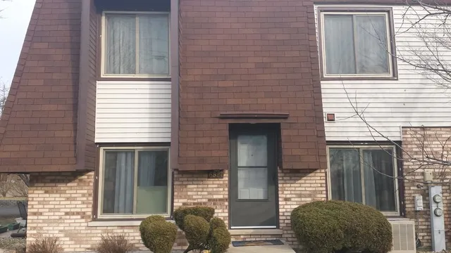 $2,200 | 6827 Hickory Street, Unit D, Tinley Park, IL 60477