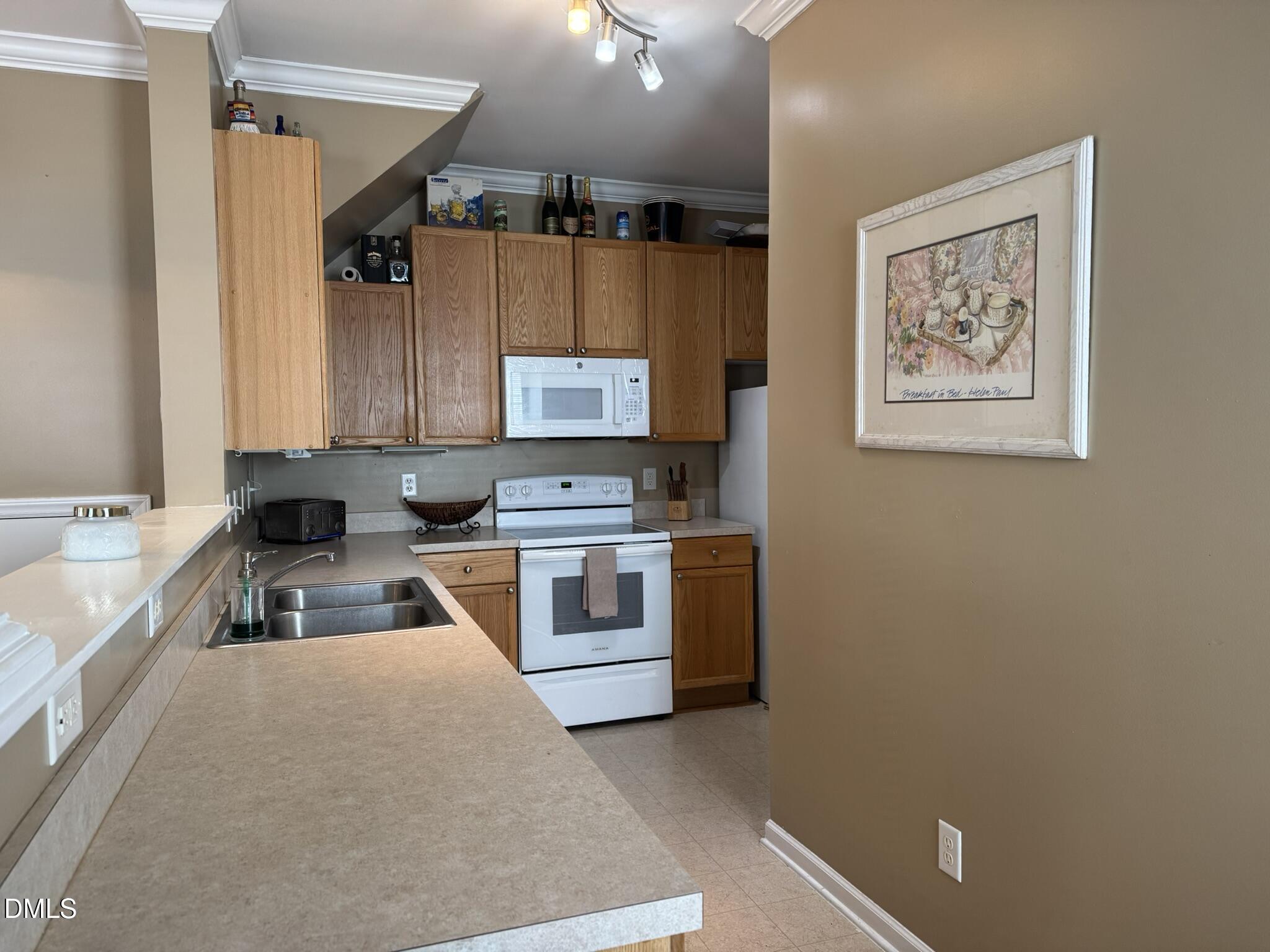 2044 Metacomet Way Raleigh, NC 27604 - Photo 3 of 14 IMG_1081