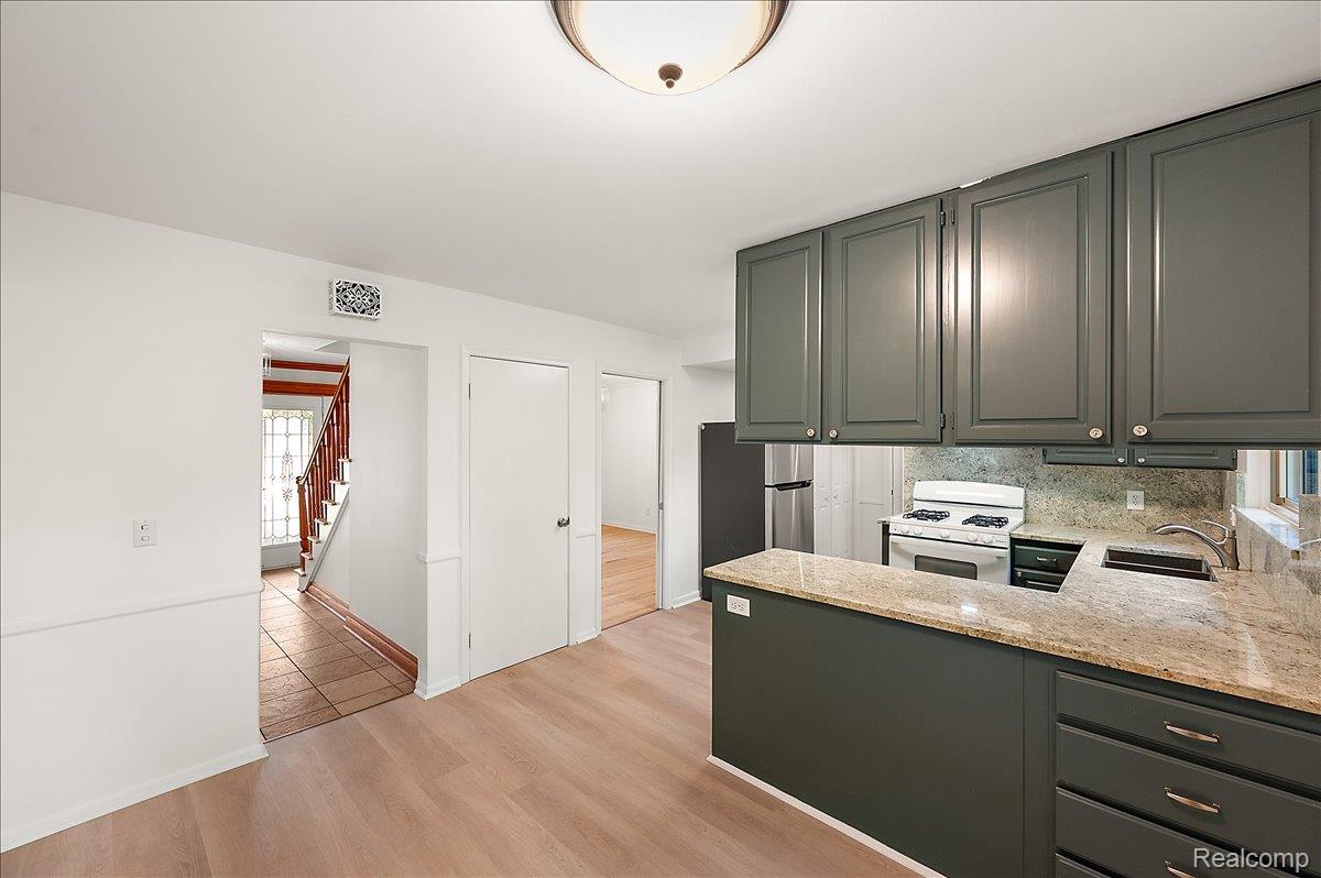 536 Rolling Rock Road Bloomfield Hills, MI 48304 - Photo 17 of 48 27-536 Rolling Rock Dr-47.jpg