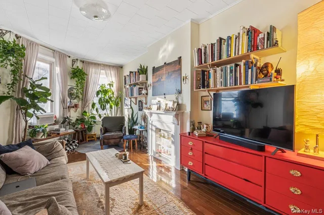 $2,499,999 | 62 Sutton Street | Greenpoint