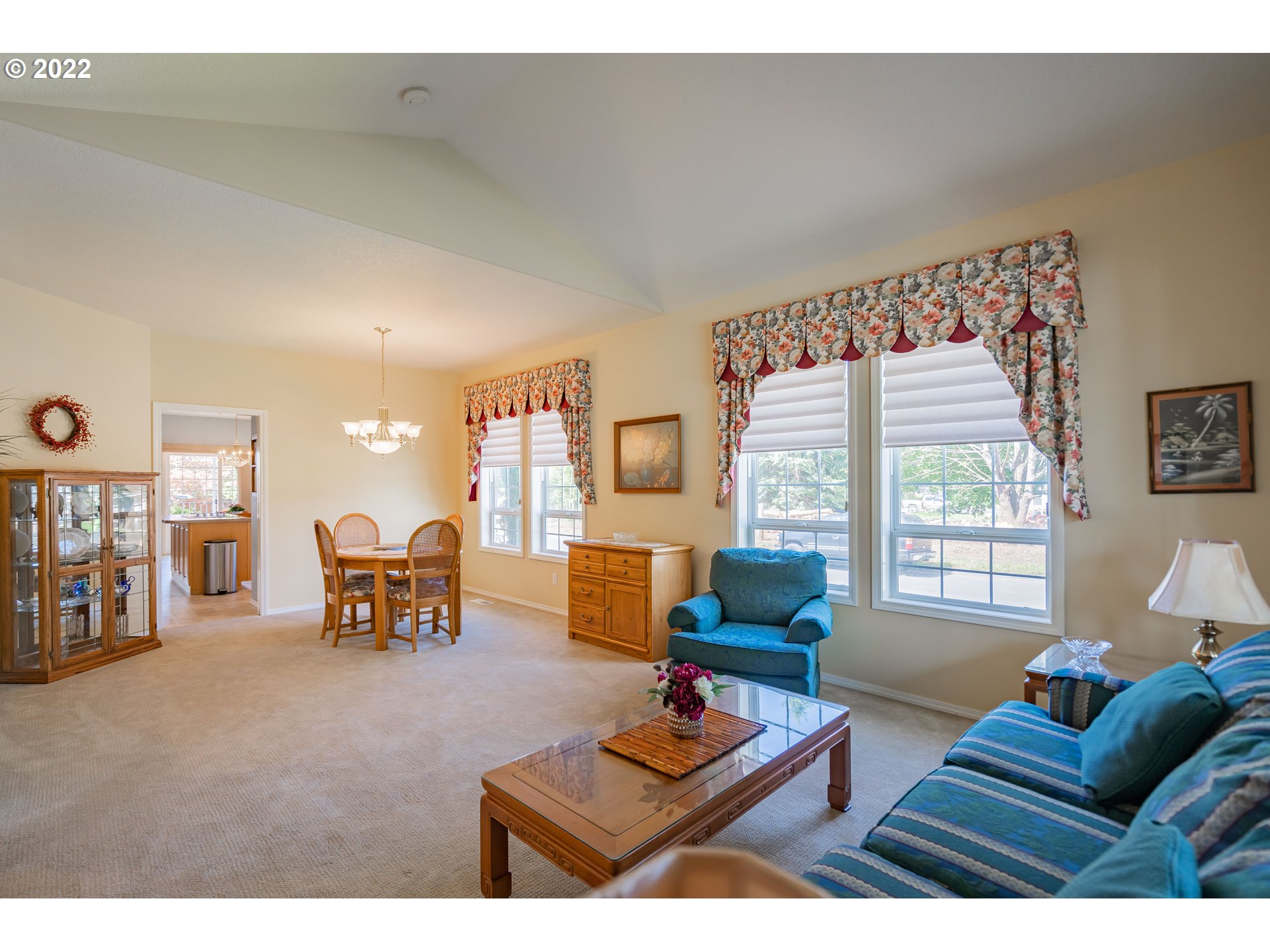3711 Northwest 114th Street Vancouver, WA 98685 - Photo 5 of 32 a living room with furniture and a window